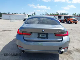 2024 BMW 3 Series 330i z VIN 3MW69FF01R8D92710, wystawiony jako IAAI lot #42320019 z przebiegiem 18 196 mil mil oraz . Historia ofert i sprzedaży dostępna na DreamBid. Obrazek 16.