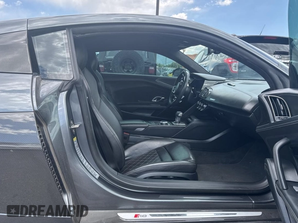 2021 Audi R8 z VIN WUAKBAFX7M7900472, wystawiony jako Copart lot #58422395 z przebiegiem 6493 mil mil oraz Szkody całkowita. Historia ofert i sprzedaży dostępna na DreamBid. Obrazek 5.