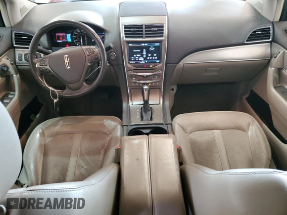 2013 Lincoln MKX z VIN 2LMDJ6JKXDBL19895, wystawiony jako Copart lot #51623655 z przebiegiem 245 542 mil mil oraz Szkoda całkowita • Salvage title. Historia ofert i sprzedaży dostępna na DreamBid. Obrazek 8.