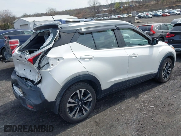 2019 Nissan Kicks SV z VIN 3N1CP5CU1KL496388, wystawiony jako IAAI lot #42032564 z przebiegiem 73 258 mil mil oraz . Historia ofert i sprzedaży dostępna na DreamBid. Obrazek 4.