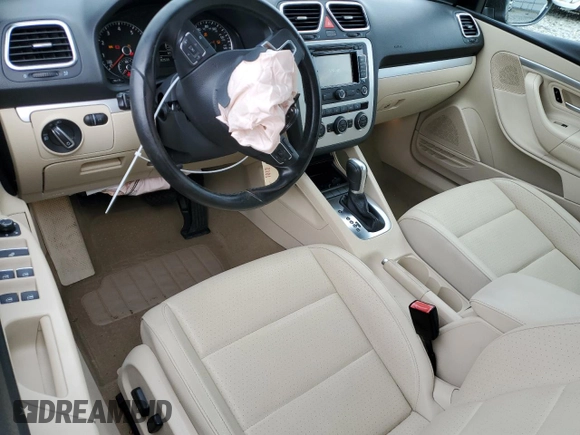 2015 Volkswagen Eos Komfort with VIN WVWBW8AH3FV000399, listed as a Copart auction lot 81398264 with 82,533 mi miles and Salvage Title. Bid and sale history available at DreamBid. Image 8.