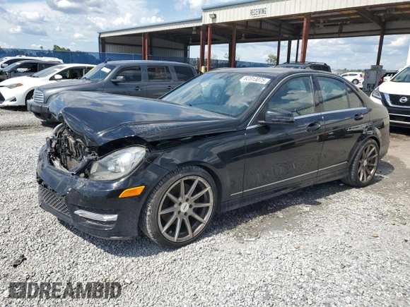 2013 Mercedes-Benz C 300 Sport z VIN WDDGF8AB1DR244937, wystawiony jako Copart lot #62313075 z przebiegiem 118 795 mil mil oraz Szkoda całkowita • Salvage title. Historia ofert i sprzedaży dostępna na DreamBid. Obrazek 1.