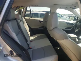 2023 Toyota RAV4 XLE Premium z VIN 2T3A1RFV4PW405924, wystawiony jako Copart lot #51875765 z przebiegiem 3 905 mil mil oraz Szkoda całkowita • Salvage title. Historia ofert i sprzedaży dostępna na DreamBid. Obrazek 10.