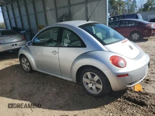 2007 Volkswagen New Beetle Coupe with VIN 3VWPW31C87M518305, listed as a Copart auction lot 42692435 with 245,978 mi miles and Salvage Title. Bid and sale history available at carsss.com. Image 2.