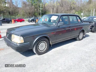 1992 Volvo 240 z VIN YV1AS8802N1469927, wystawiony jako IAAI lot #41927549 z przebiegiem 244 093 mil mil oraz . Historia ofert i sprzedaży dostępna na DreamBid. Obrazek 2.