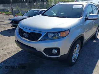 2013 Kia Sorento EX with VIN 5XYKUDA64DG357348, listed as a IAAI auction lot 42074290 with 113,703 mi miles. Bid and sale history available at carsss.com. Image 6.