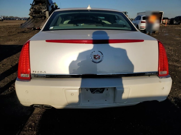2011 Cadillac DTS Luxury Collection z VIN 1G6KD5E66BU135649, wystawiony jako Copart lot #45984535 z przebiegiem 87 492 mil mil oraz Szkody całkowita. Historia ofert i sprzedaży dostępna na DreamBid. Obrazek 6.