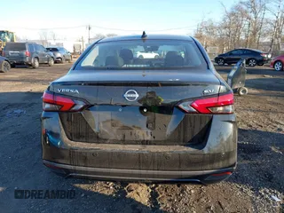 2024 Nissan Versa SV z VIN 3N1CN8EV7RL866542, wystawiony jako IAAI lot #41331827 z przebiegiem 907 mil mil oraz . Historia ofert i sprzedaży dostępna na DreamBid. Obrazek 17.