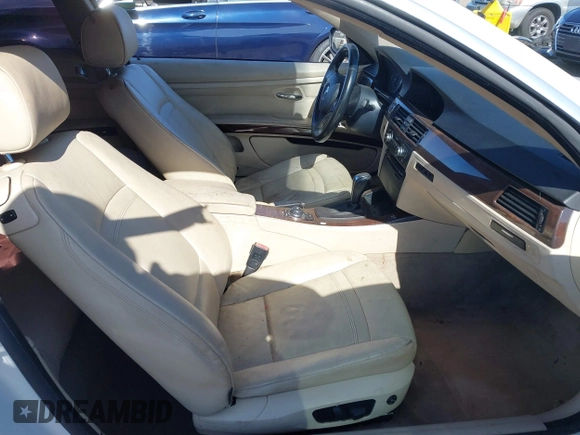2011 BMW 3 Series 328i z VIN WBAKE3C55BE557511, wystawiony jako IAAI lot #42276665 z przebiegiem Nie podano mil oraz . Historia ofert i sprzedaży dostępna na DreamBid. Obrazek 5.