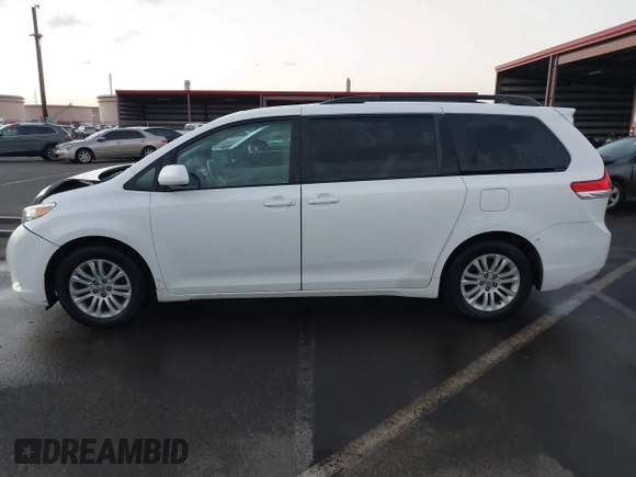 2014 Toyota Sienna XLE with VIN 5TDYK3DC1ES429932, listed as a IAAI auction lot 41692134 with 93,625 mi miles. Bid and sale history available at carsss.com. Image 15.