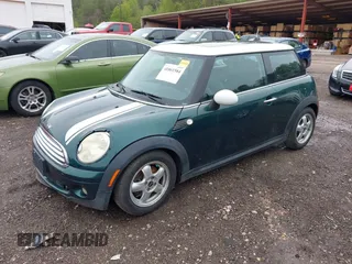 2009 MINI Cooper Hardtop with VIN WMWMF33579TW72493, listed as a IAAI auction lot 41861584 with 136,341 mi miles. Bid and sale history available at carsss.com. Image 2.