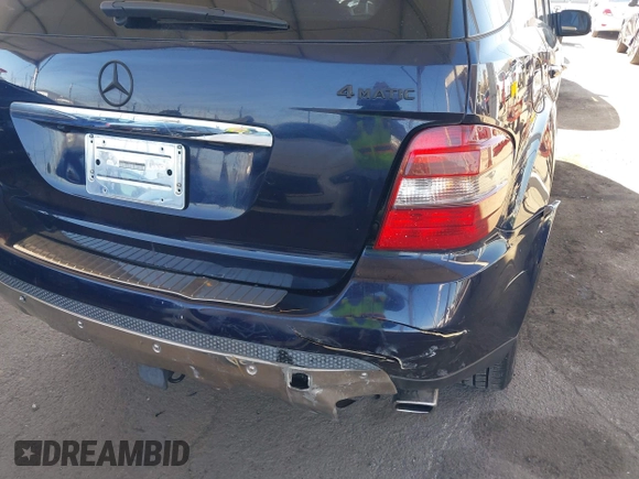 2007 Mercedes-Benz M 350 with VIN 4JGBB86E97A246310, listed as a IAAI auction lot 41625537 with 124,293 mi miles and . Bid and sale history available at DreamBid. Image 6.