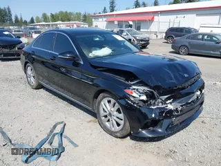 2019 Mercedes-Benz C 300 z VIN 55SWF8DB9KU291393, wystawiony jako IAAI lot #42105875 z przebiegiem 38 853 mil mil oraz . Historia ofert i sprzedaży dostępna na DreamBid. Obrazek 1.