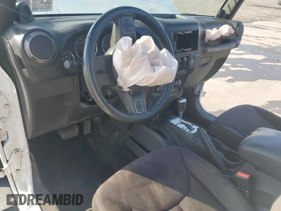 2013 Jeep Wrangler Unlimited Sport z VIN 1C4BJWDG3DL701619, wystawiony jako Copart lot #55880055 z przebiegiem Nie podano mil oraz Szkoda całkowita • Salvage title. Historia ofert i sprzedaży dostępna na DreamBid. Obrazek 8.