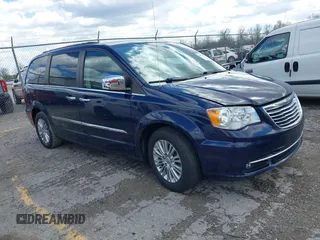 2015 Chrysler Town & Country Touring L z VIN 2C4RC1CG6FR673919, wystawiony jako IAAI lot #41878683 z przebiegiem 151 973 mil mil oraz . Historia ofert i sprzedaży dostępna na DreamBid. Obrazek 1.