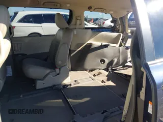 2018 Toyota Sienna XLE Auto Access Seat with VIN 5TDYZ3DC5JS914497, listed as a IAAI auction lot 41206120 with 208,996 mi miles. Bid and sale history available at carsss.com. Image 8.