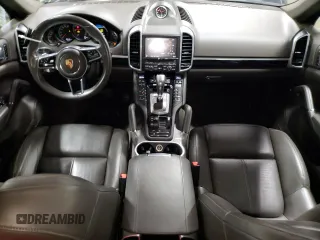 2016 Porsche Cayenne z VIN WP1AA2A20GLA05428, wystawiony jako Copart lot #52168225 z przebiegiem 90 749 mil mil oraz Szkoda całkowita • Salvage title. Historia ofert i sprzedaży dostępna na DreamBid. Obrazek 8.
