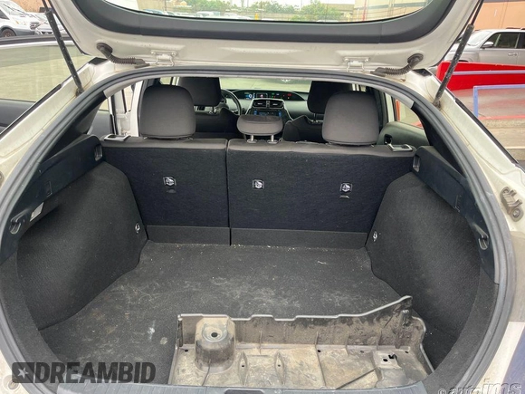 2019 Toyota Prius L Eco z VIN JTDKARFU7K3090074, wystawiony jako IAAI lot #42328973 z przebiegiem 78 192 mil mil oraz . Historia ofert i sprzedaży dostępna na DreamBid. Obrazek 1.