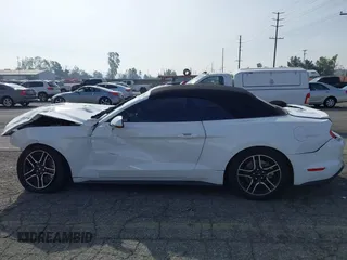 2020 Ford Mustang EcoBoost z VIN 1FATP8UH0L5134222, wystawiony jako IAAI lot #41477417 z przebiegiem 40 698 mil mil oraz . Historia ofert i sprzedaży dostępna na DreamBid. Obrazek 18.