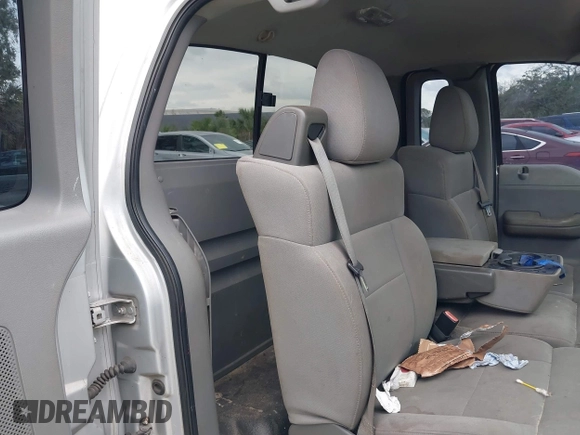 2004 Ford F-150 XL z VIN 1FTRF14504NA05239, wystawiony jako IAAI lot #41272950 z przebiegiem Nie podano mil oraz . Historia ofert i sprzedaży dostępna na DreamBid. Obrazek 8.