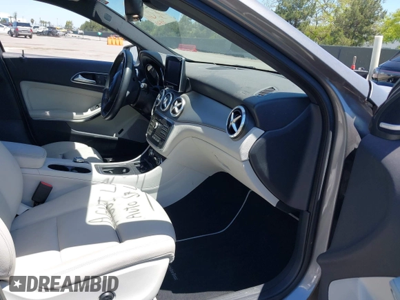 2017 Mercedes-Benz GLA 250 z VIN WDCTG4EB6HJ303262, wystawiony jako IAAI lot #42236512 z przebiegiem 59 681 mil mil oraz . Historia ofert i sprzedaży dostępna na DreamBid. Obrazek 5.