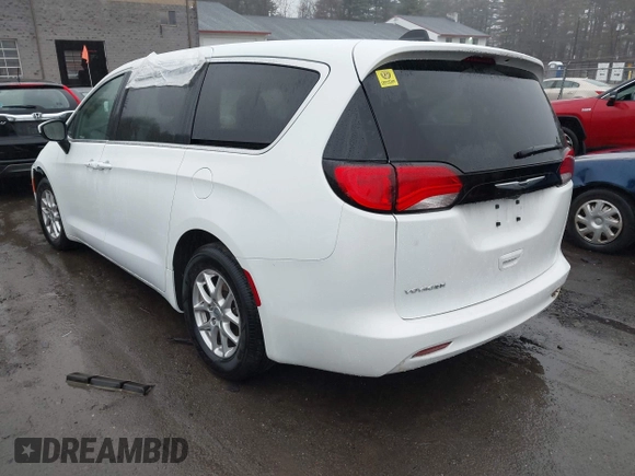 2023 Chrysler Voyager LX z VIN 2C4RC1CGXPR608105, wystawiony jako IAAI lot #41933810 z przebiegiem 10 635 mil mil oraz . Historia ofert i sprzedaży dostępna na DreamBid. Obrazek 3.