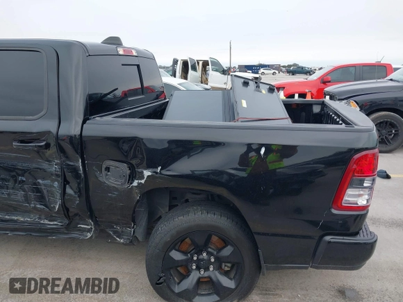 2019 Ram 1500 Big Horn z VIN 1C6RREFT1KN891182, wystawiony jako IAAI lot #41634042 z przebiegiem 128 972 mil mil oraz . Historia ofert i sprzedaży dostępna na DreamBid. Obrazek 17.