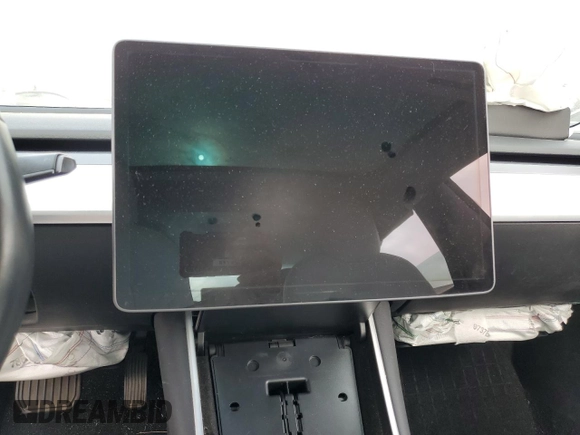 2019 Tesla Model 3 Mid Range z VIN 5YJ3E1EAXKF429382, wystawiony jako Copart lot #56172625 z przebiegiem Nie podano mil oraz Szkoda całkowita • Salvage title. Historia ofert i sprzedaży dostępna na DreamBid. Obrazek 9.