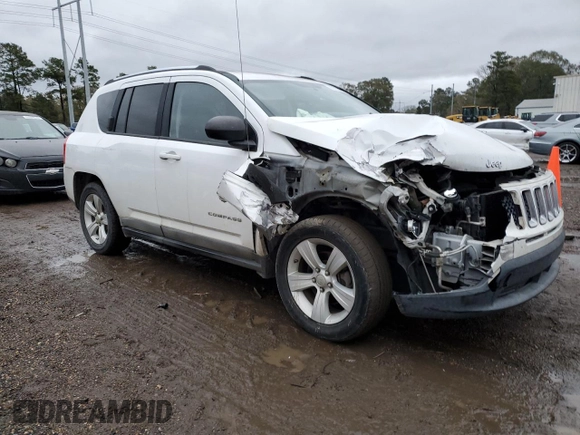 2011 Jeep Compass Latitude with VIN 1J4NT1FB7BD137695, listed as a Copart auction lot 88234495 with 187,059 mi miles and Salvage Title. Bid and sale history available at carsss.com. Image 4.