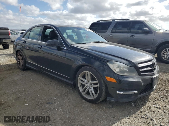 2014 Mercedes-Benz C 250 Sport z VIN WDDGF4HB1EA933844, wystawiony jako Copart lot #56911155 z przebiegiem 228 015 mil mil oraz Szkoda całkowita • Salvage title. Historia ofert i sprzedaży dostępna na DreamBid. Obrazek 4.