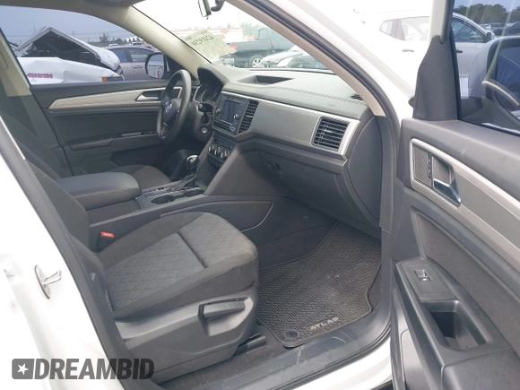 2018 Volkswagen Atlas S z VIN 1V2AP2CA7JC599090, wystawiony jako IAAI lot #42419230 z przebiegiem 81 176 mil mil oraz . Historia ofert i sprzedaży dostępna na DreamBid. Obrazek 5.