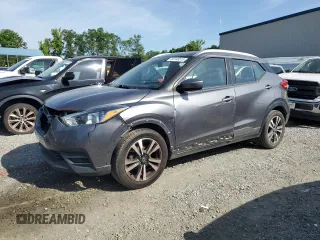 2019 Nissan Kicks S z VIN 3N1CP5CU5KL528386, wystawiony jako Copart lot #60146515 z przebiegiem 139 169 mil mil oraz Czysty tytuł • Clean title. Historia ofert i sprzedaży dostępna na DreamBid. Obrazek 1.