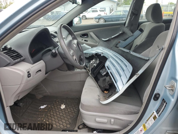 2008 Toyota Camry LE z VIN 4T4BE46KX8R038125, wystawiony jako Copart lot #56580565 z przebiegiem 203 677 mil mil oraz Szkoda całkowita • Salvage title. Historia ofert i sprzedaży dostępna na DreamBid. Obrazek 7.