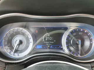 2019 Chrysler 300 Limited z VIN 2C3CCAEG1KH555560, wystawiony jako Copart lot #54662635 z przebiegiem 120 516 mil mil oraz Nie do naprawy • Non repairable. Historia ofert i sprzedaży dostępna na DreamBid. Obrazek 9.
