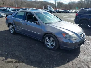 2007 Acura RL Tech Pkg with VIN JH4KB16617C000200, listed as a IAAI auction lot 41592490 with 224,508 mi miles. Bid and sale history available at carsss.com. Image 1.