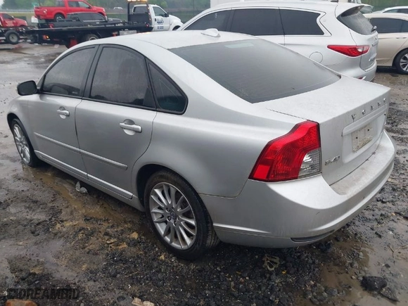 2009 Volvo S40 2.4L with VIN YV1MS382292458444, listed as a IAAI auction lot 42017377 with 152,405 mi miles. Bid and sale history available at carsss.com. Image 3.