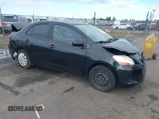 2009 Toyota Yaris z VIN JTDBT903791317263, wystawiony jako IAAI lot #41592270 z przebiegiem 121 283 mil mil oraz . Historia ofert i sprzedaży dostępna na DreamBid. Obrazek 1.
