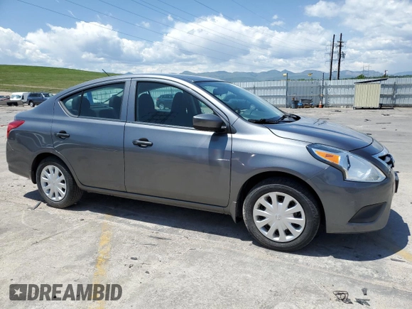 2016 Nissan Versa SV z VIN 3N1CN7AP6GL843199, wystawiony jako Copart lot #58585285 z przebiegiem 51 845 mil mil oraz Czysty tytuł • Clean title. Historia ofert i sprzedaży dostępna na DreamBid. Obrazek 4.