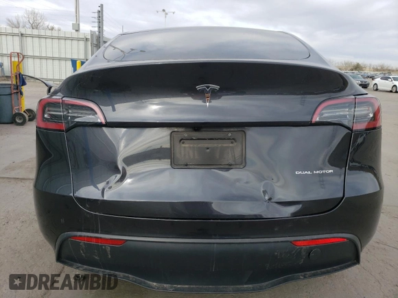 2024 Tesla Model Y Long Range with VIN 7SAYGAEE5RF038446, listed as a Copart auction lot 48868025 with 10,410 mi miles and Salvage Title. Bid and sale history available at DreamBid. Image 6.