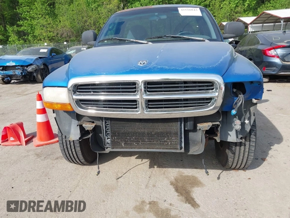 1999 Dodge Dakota z VIN 1B7GG26X3XS142920, wystawiony jako IAAI lot #42116843 z przebiegiem 300 139 mil mil oraz . Historia ofert i sprzedaży dostępna na DreamBid. Obrazek 6.