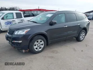2017 Chevrolet Traverse LS z VIN 1GNKVFKD4HJ142765, wystawiony jako IAAI lot #41630040 z przebiegiem 82 986 mil mil oraz . Historia ofert i sprzedaży dostępna na DreamBid. Obrazek 20.