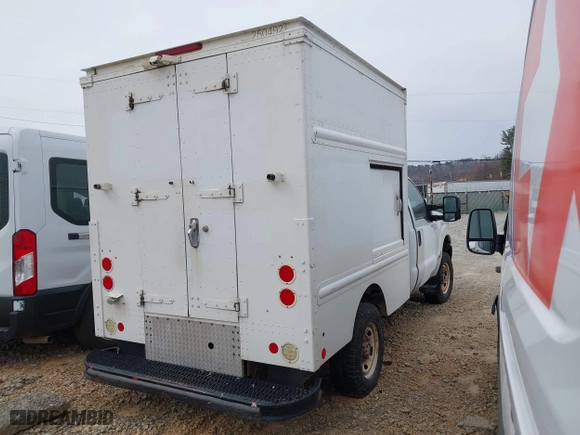 2012 Ford Super Duty F-250 SRW XL with VIN 1FDBF2B63CEC35502, listed as a IAAI auction lot 41556677 with 615,254 mi miles. Bid and sale history available at carsss.com. Image 4.