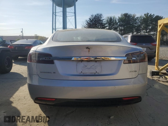 2017 Tesla Model S 100D z VIN 5YJSA1E2XHF213086, wystawiony jako Copart lot #53780875 z przebiegiem 34 205 mil mil oraz Szkoda całkowita • Salvage title. Historia ofert i sprzedaży dostępna na DreamBid. Obrazek 6.