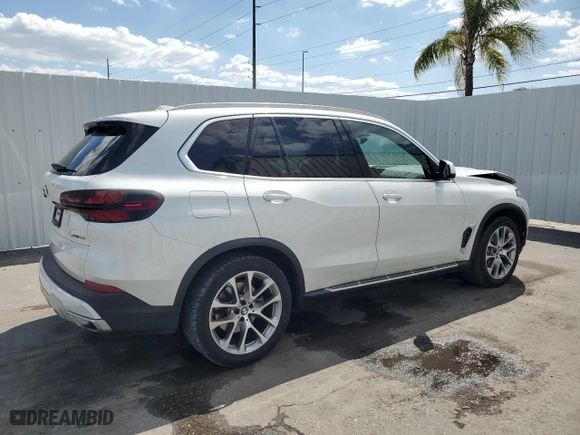 2024 BMW X5 sDrive40i with VIN 5UX13EU03R9T50071, listed as a Copart auction lot 53901495 with 34,178 mi miles and Clean Title. Bid and sale history available at carsss.com. Image 3.
