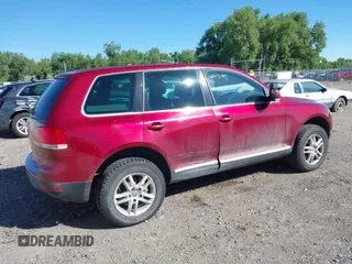 2004 Volkswagen Touareg z VIN WVGBC67L24D004600, wystawiony jako IAAI lot #42283582 z przebiegiem 192 135 mil mil oraz . Historia ofert i sprzedaży dostępna na DreamBid. Obrazek 4.