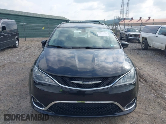 2017 Chrysler Pacifica Touring L z VIN 2C4RC1BG4HR534733, wystawiony jako IAAI lot #42286142 z przebiegiem 85 471 mil mil oraz . Historia ofert i sprzedaży dostępna na DreamBid. Obrazek 12.