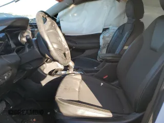 2020 Buick Encore GX Select z VIN KL4MMDSL1LB103239, wystawiony jako Copart lot #42752295 z przebiegiem Nie podano mil oraz Szkoda całkowita • Salvage title. Historia ofert i sprzedaży dostępna na DreamBid. Obrazek 7.
