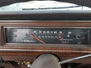 1989 Ford Crown Victoria z VIN 2FABP77F8KX129671, wystawiony jako Copart lot #86410274 z przebiegiem 58 851 mil mil oraz Szkody całkowita. Historia ofert i sprzedaży dostępna na DreamBid. Obrazek 9.