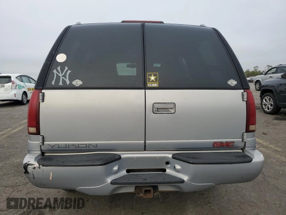 2000 GMC Denali z VIN 1GKEK13RXYR110436, wystawiony jako Copart lot #74311244 z przebiegiem 250 735 mil mil oraz Szkody całkowita. Historia ofert i sprzedaży dostępna na DreamBid. Obrazek 6.