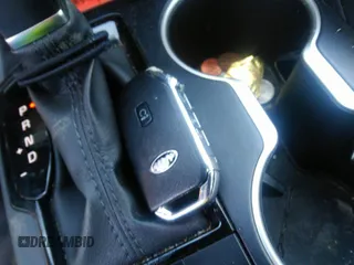 2021 Kia K5 LXS z VIN 5XXG14J25MG017125, wystawiony jako IAAI lot #42177700 z przebiegiem 55 855 mil mil oraz . Historia ofert i sprzedaży dostępna na DreamBid. Obrazek 11.